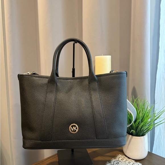 NWT Michael Kors Black Pebbled Leather Medium Luisa Satchel - Picture 1 of 10